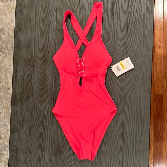 Becca Swimsuit- New 🌴🌴🏖🏖 - Picture 4 of 13